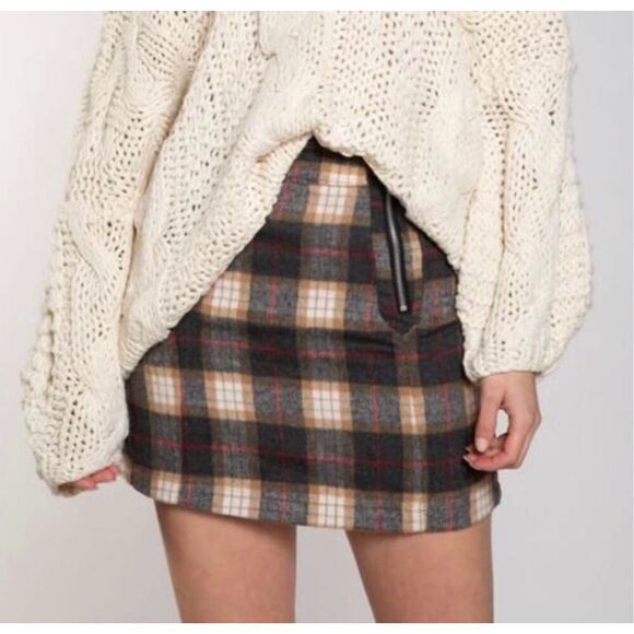 ✨POL Mini Skirt Size S Brown Tan Plaid Zip Front Flannel✨ - Picture 2 of 13